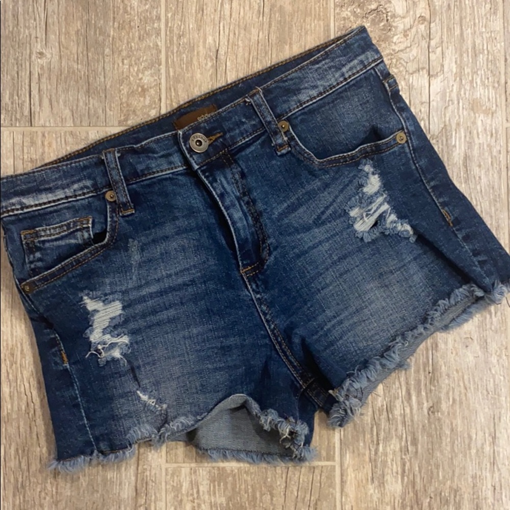 Edyson Distressed Mid Rise Cut Off Shorts